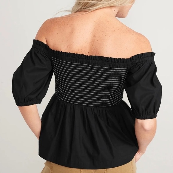 NWOT! Women’s Black Off-The-Shoulder Smocked Babydoll Swing Blouse - Medium💕 - Picture 2 of 4